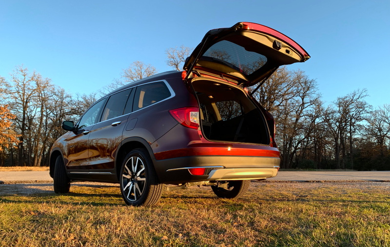 Illustration for article titled The 2019 Honda Pilot Proves How Much Luxury You Can Get in a 'Normal' SUV